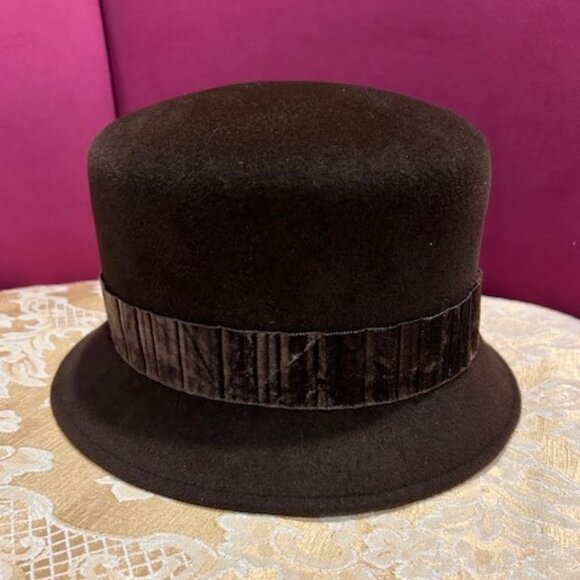 LOUISE GREEN Designer NWT Cloche Brown Wool Felt Velour HAT - Picture 8 of 9